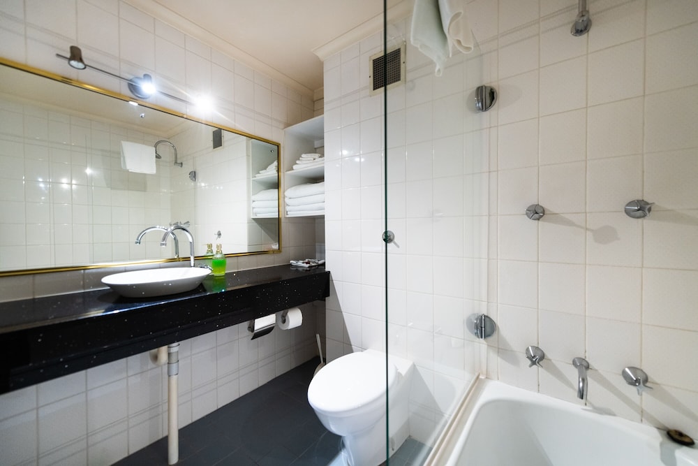 Golden Age Motor Inn Queanbeyan 48/50