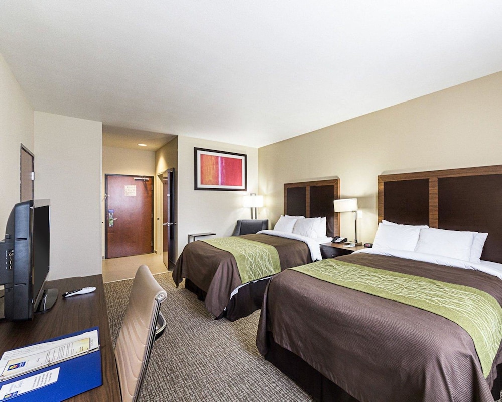 Comfort Inn Suites Lakeside 8/37