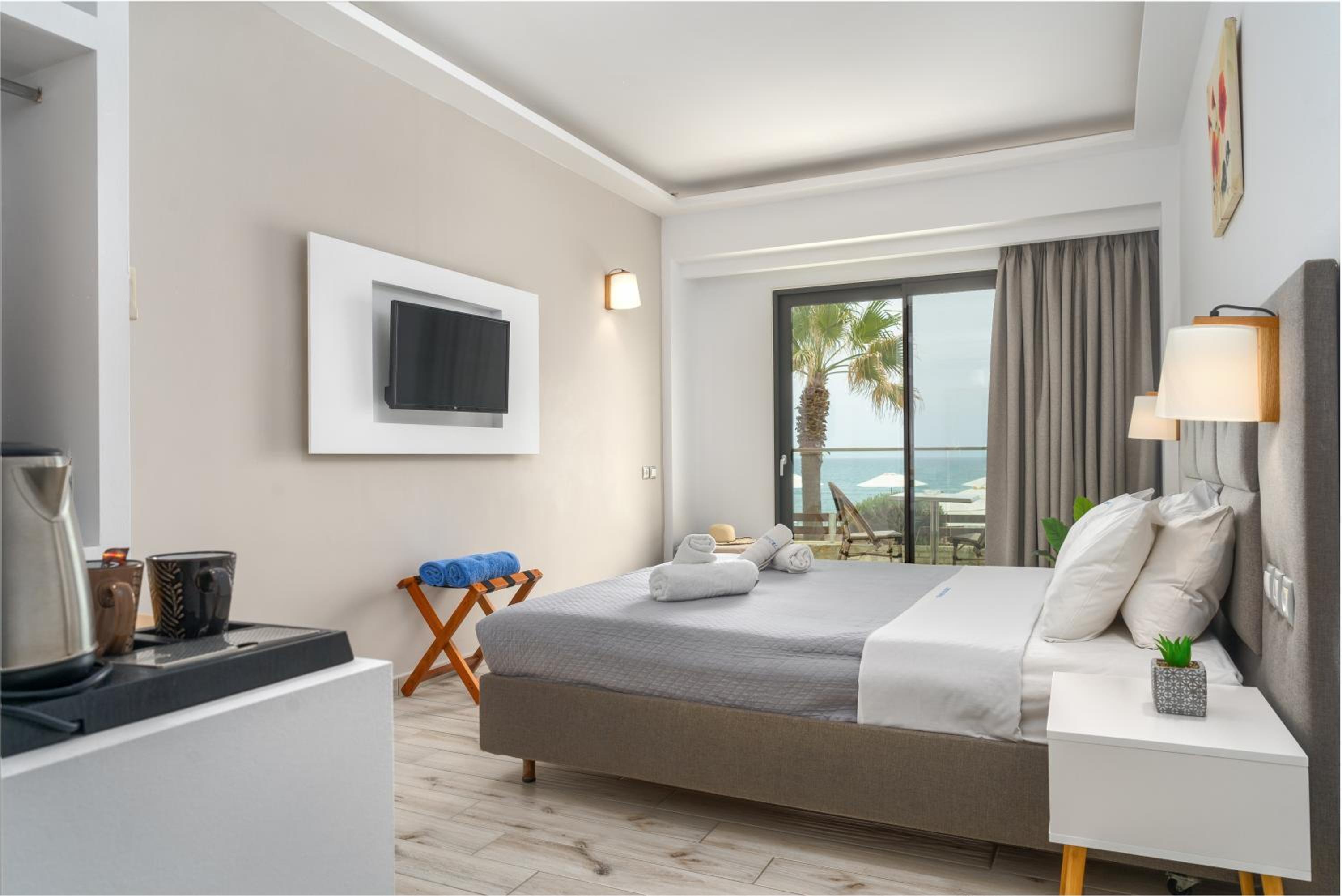 غرفة ديلوكس بسرير مزدوج بإطلالة على البحر، Crystal Beach Hotel 4/10