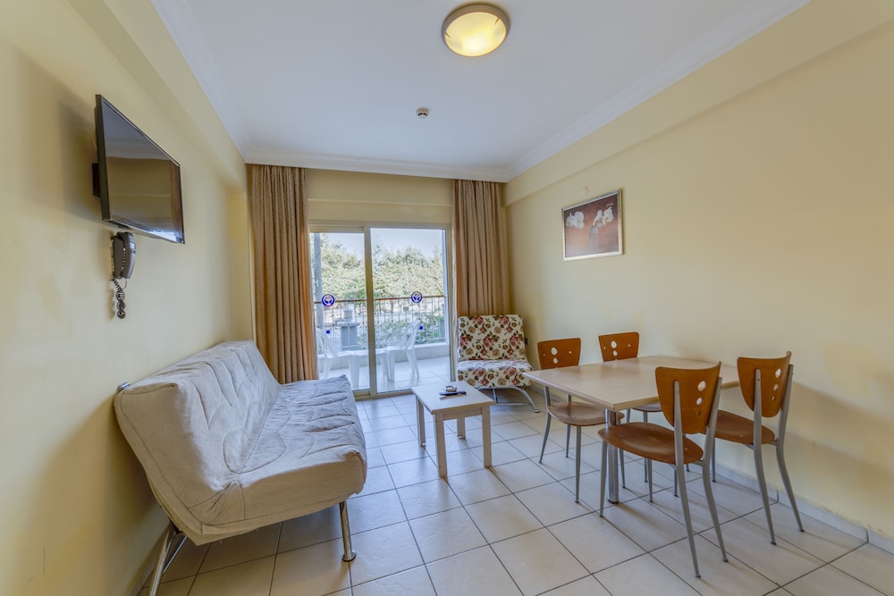 Alenz Suite Hotel 8/21