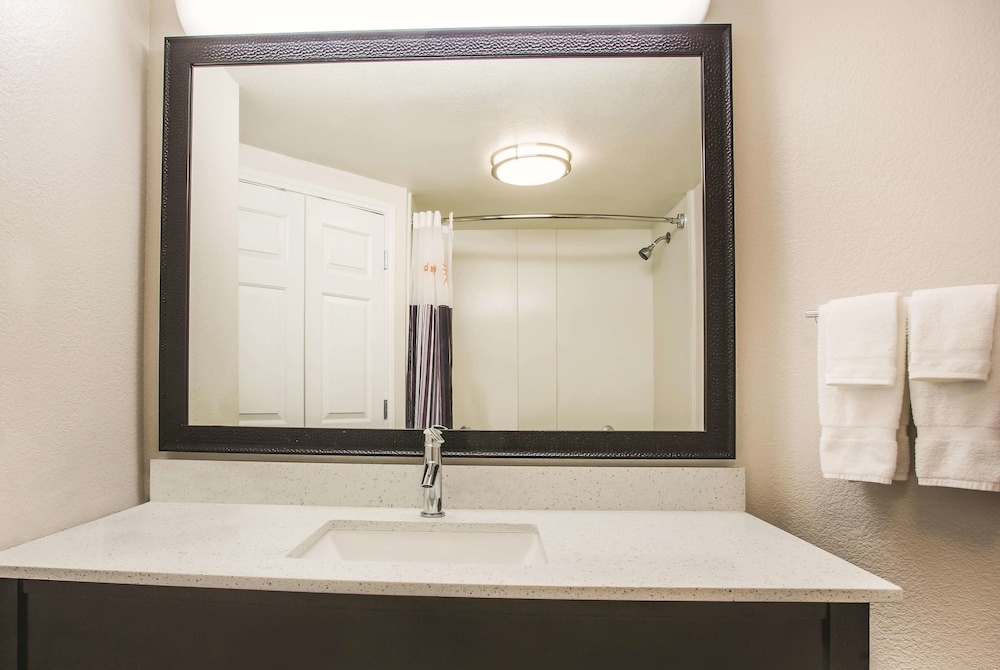 La Quinta Inn And Suites By Wyndham Las Vegas Summerlin Tech 15/49