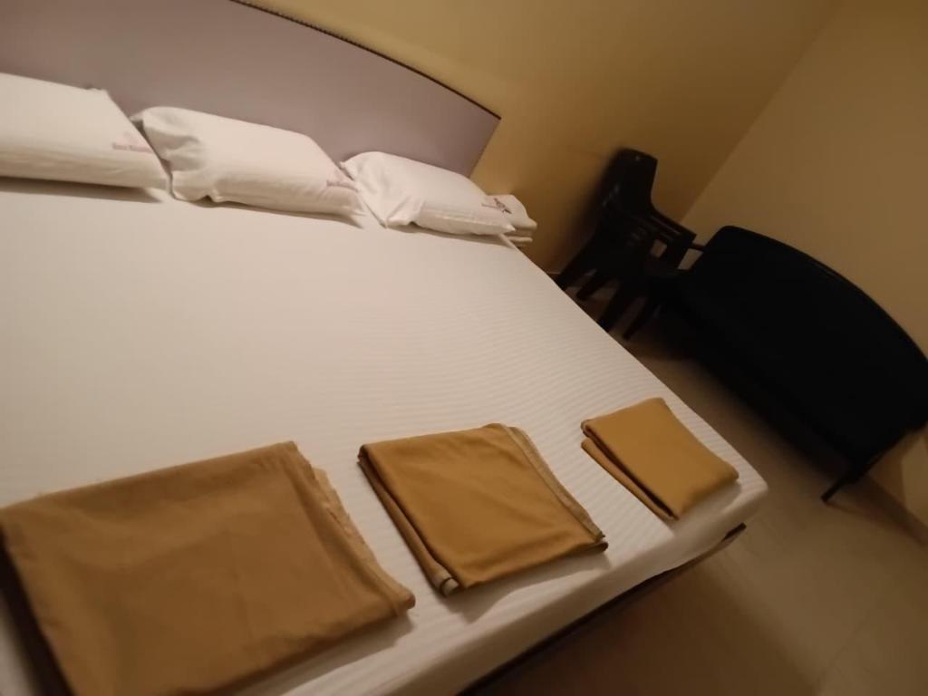 Hotel Maadhini 21/35