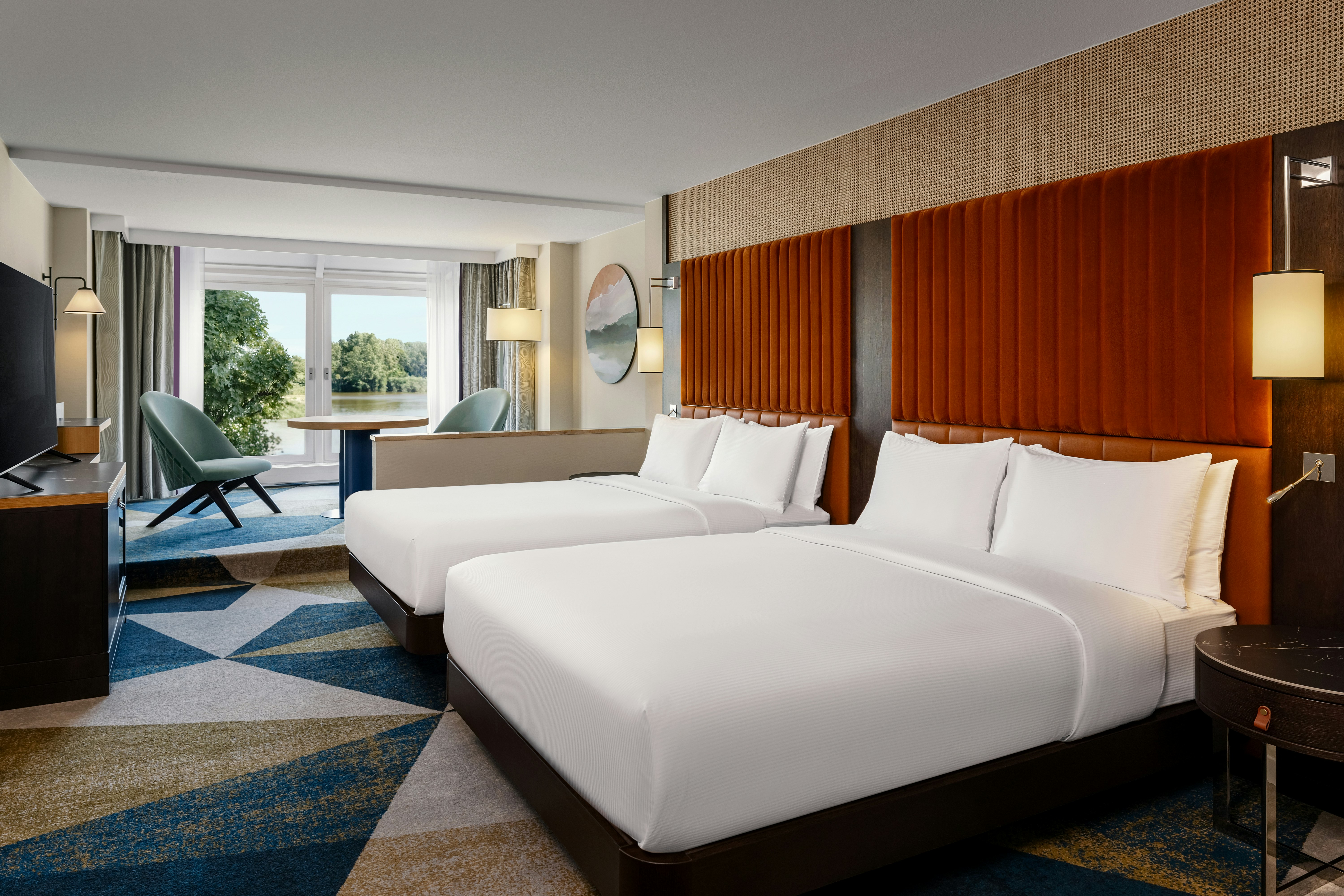 DELUXE, 2 QUEEN BEDS, WATER FRONT