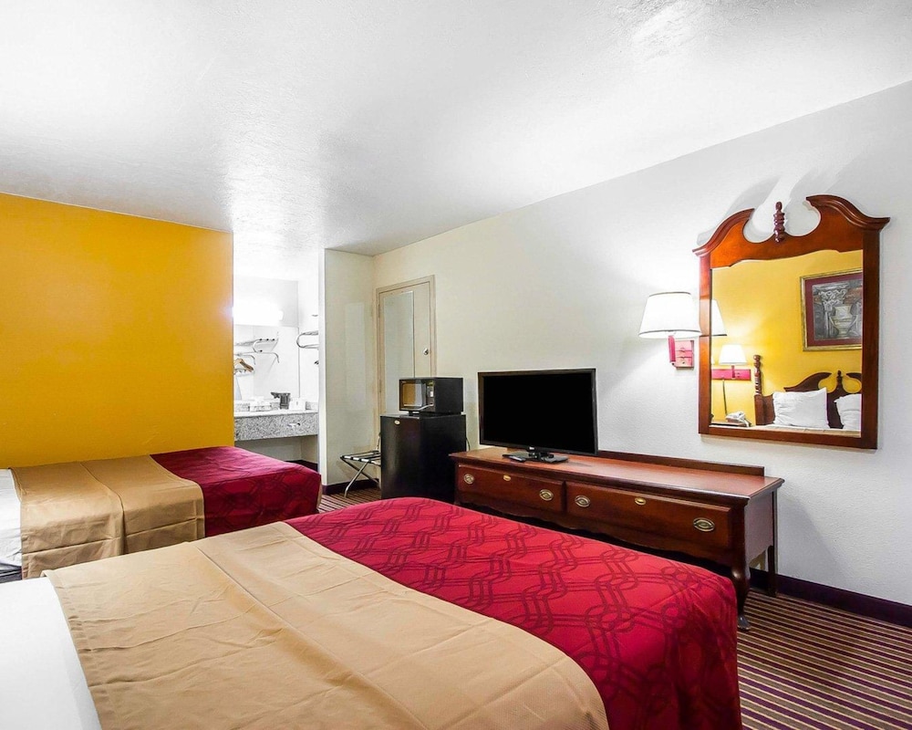 Econo Lodge Dyersburg I-155 19/27