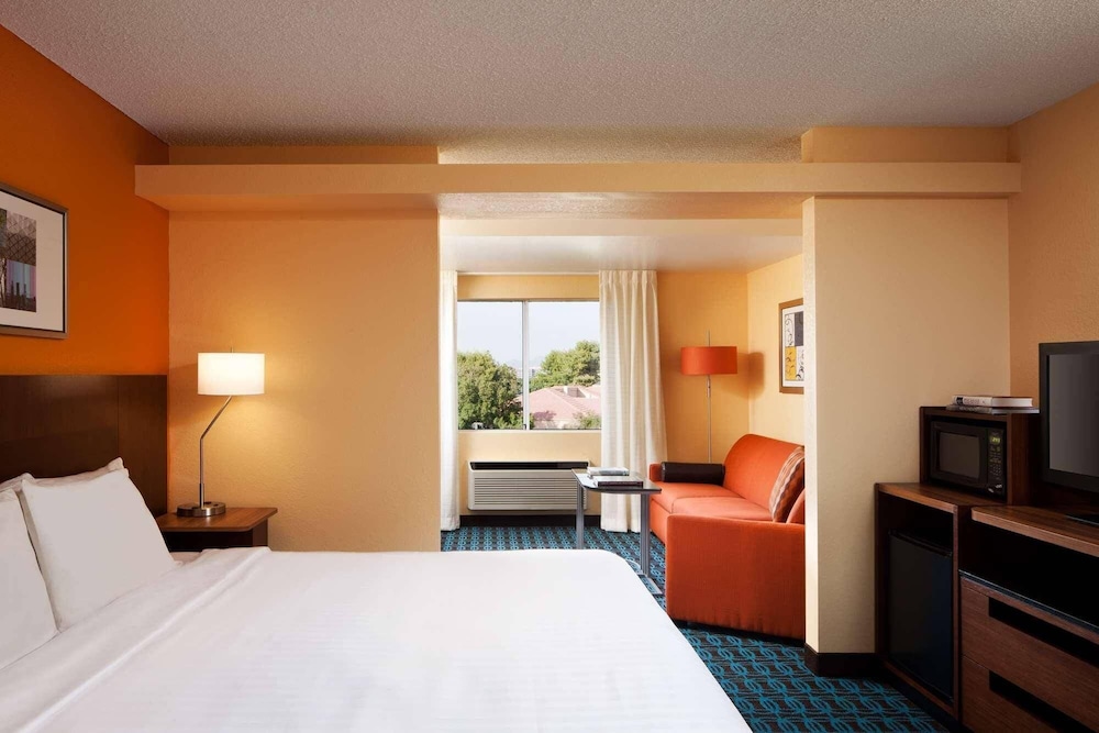 ROOM, KING BED, ACCESSIBLE