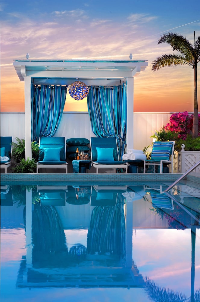 Ocean Key Resort and Spa 66/76