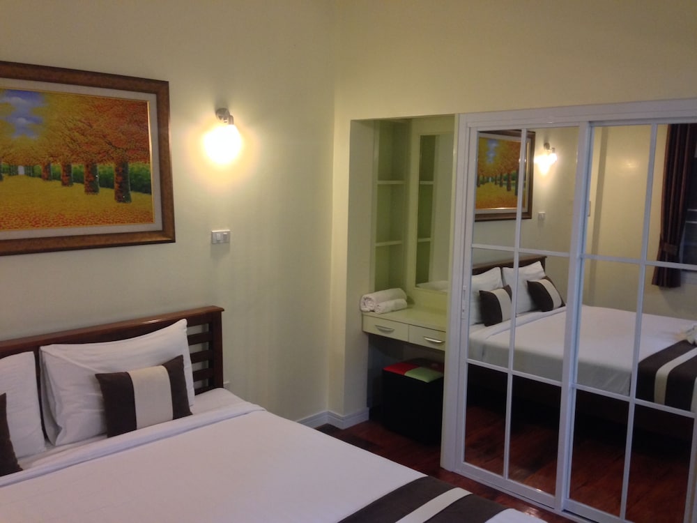 Creek, Villa, King Bed