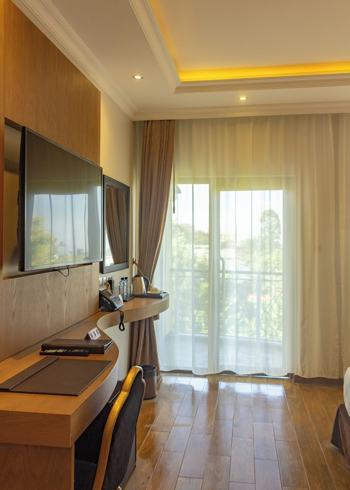 Alba Hotel Meru 25/50