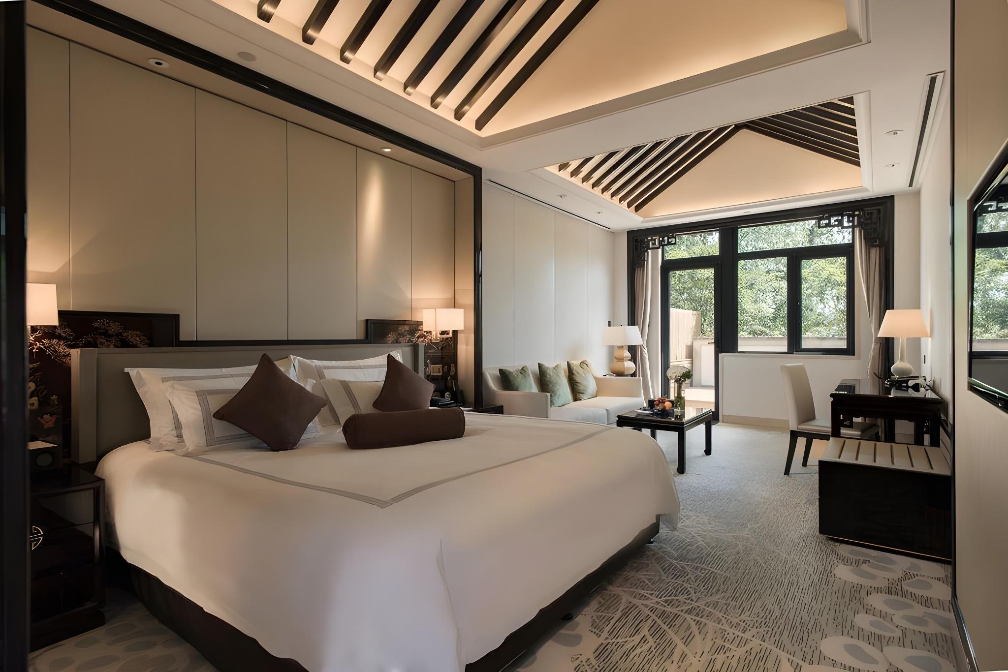 Select, Deluxe, Lake View
