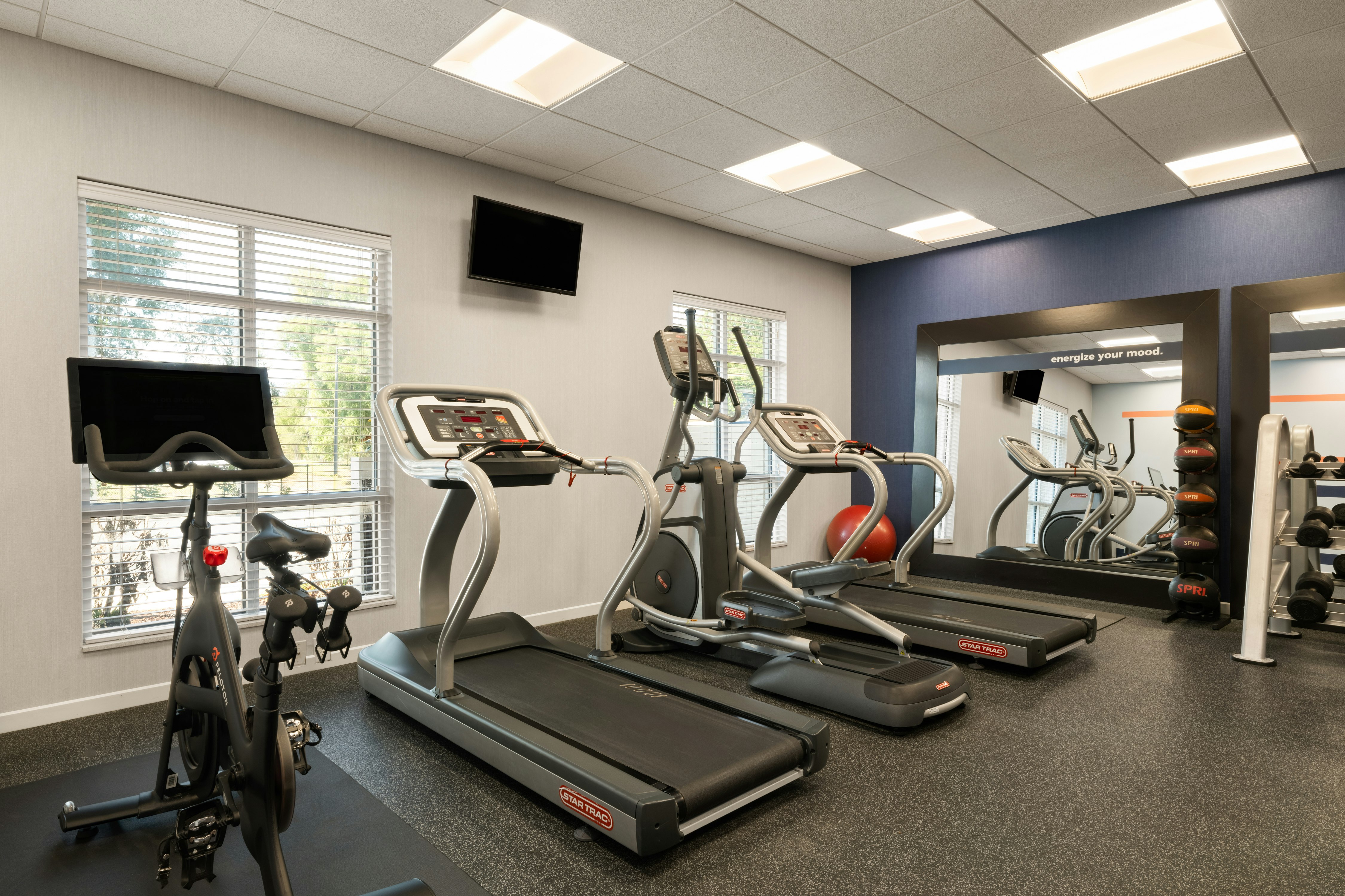 Hampton Inn Suites Deland 44/77