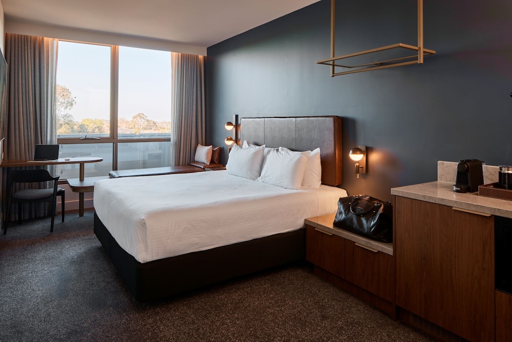 Rydges Ringwood 18/59