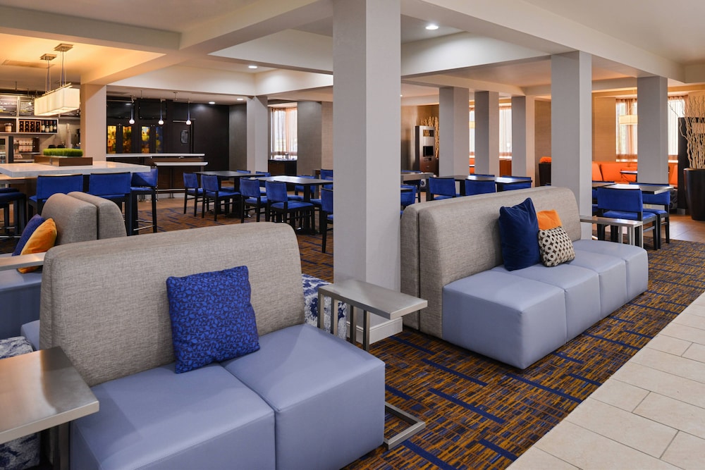 Country Inn & Suites by Radisson, Brown Deer - Milwaukee North 45/65