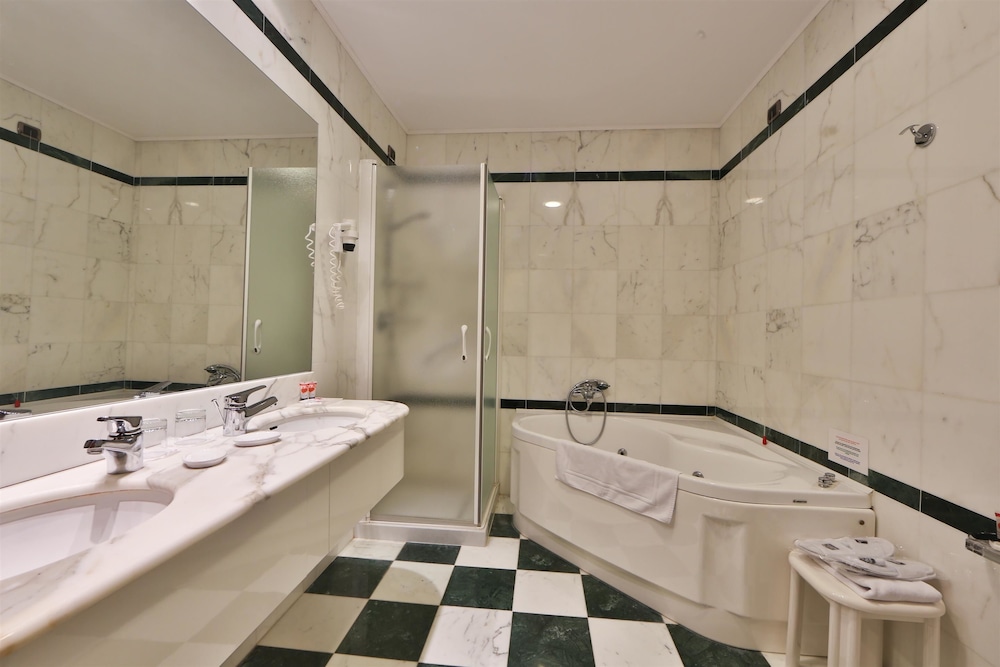 Best Western Grand Htl Guinigi 19/62