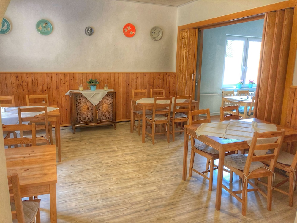 Riverside Inn 38/66