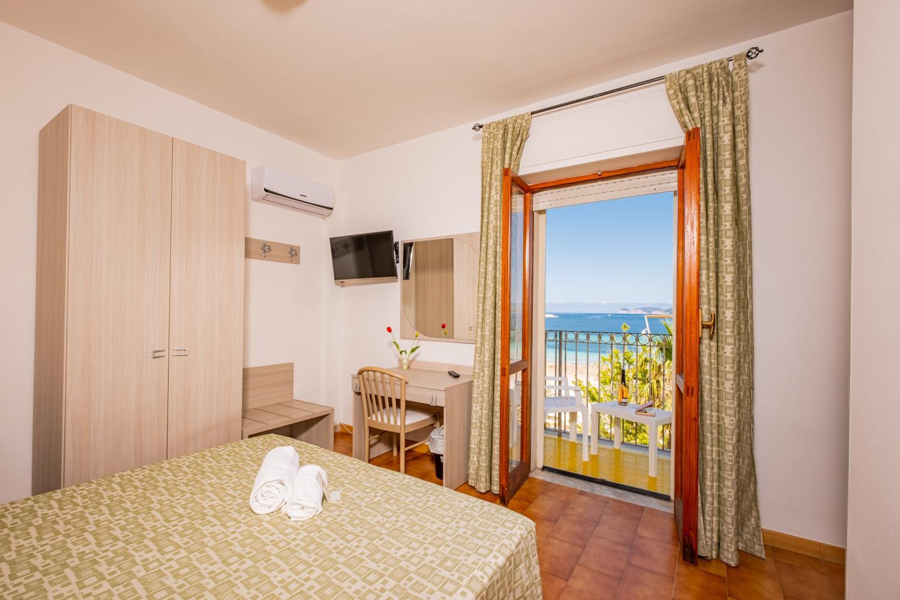 Room, Double Bed, Sea Front, Balcony