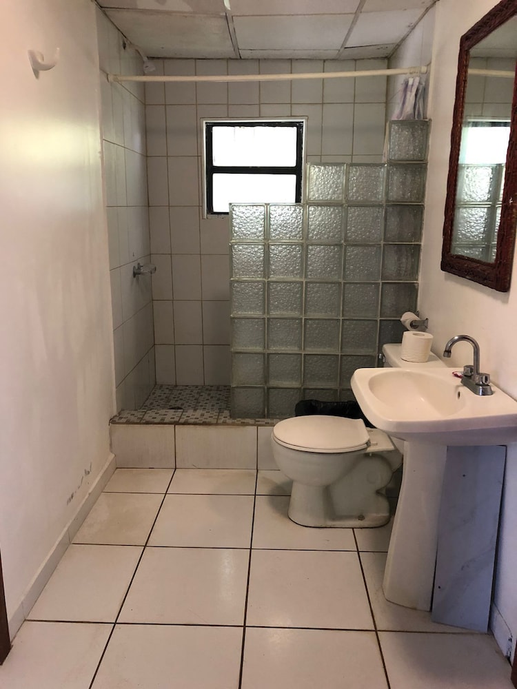 كابينة بسريرين مزدوجين بغرفتي نوم، Coconut Tree West End 2/2