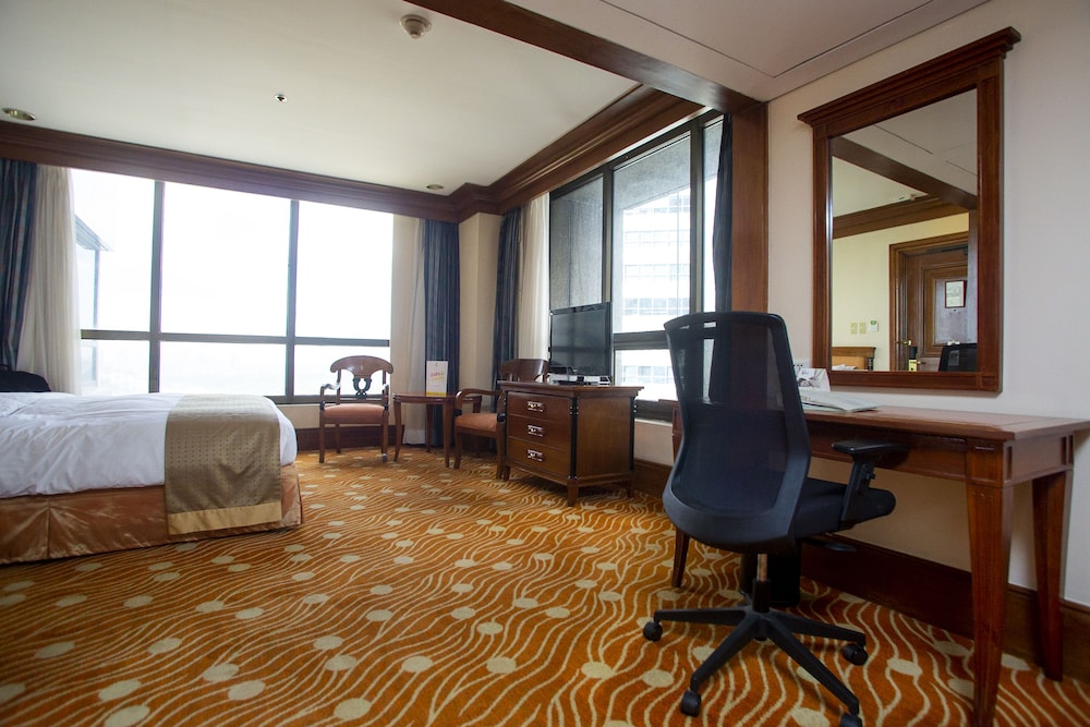 Holiday Inn Galleria Manila 64/74