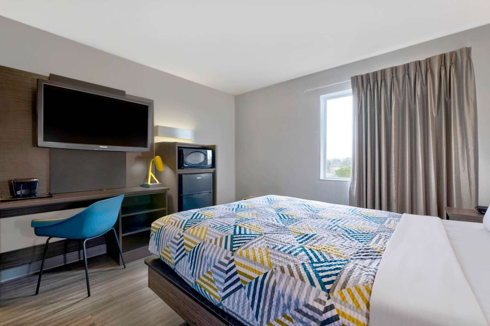 1 Queen Bed - Mob Acc RI Shwr Nsmk Micfridg، Motel6 Marble Falls, TX 4/9