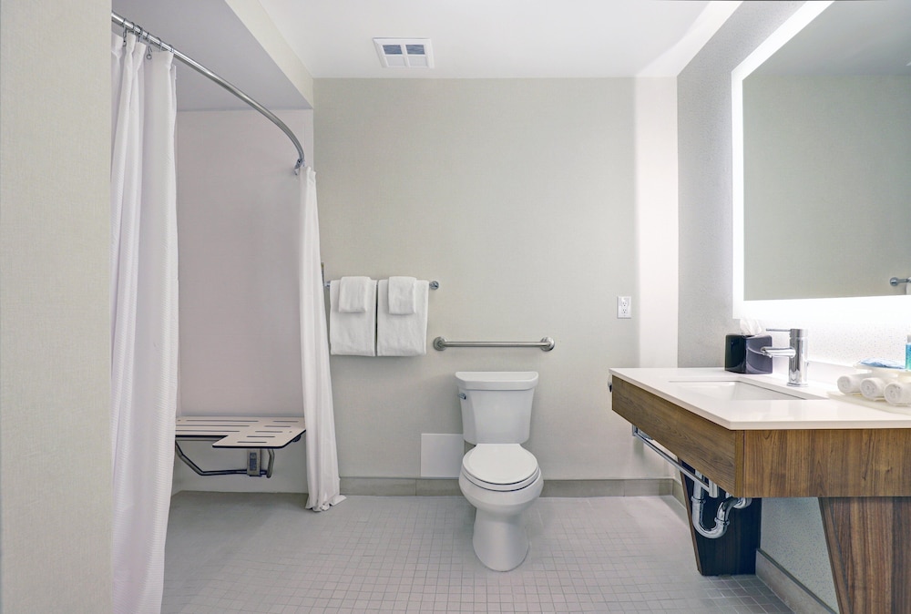 Holiday Inn Express Whitby Oshawa An Ihg Hotel 35/78