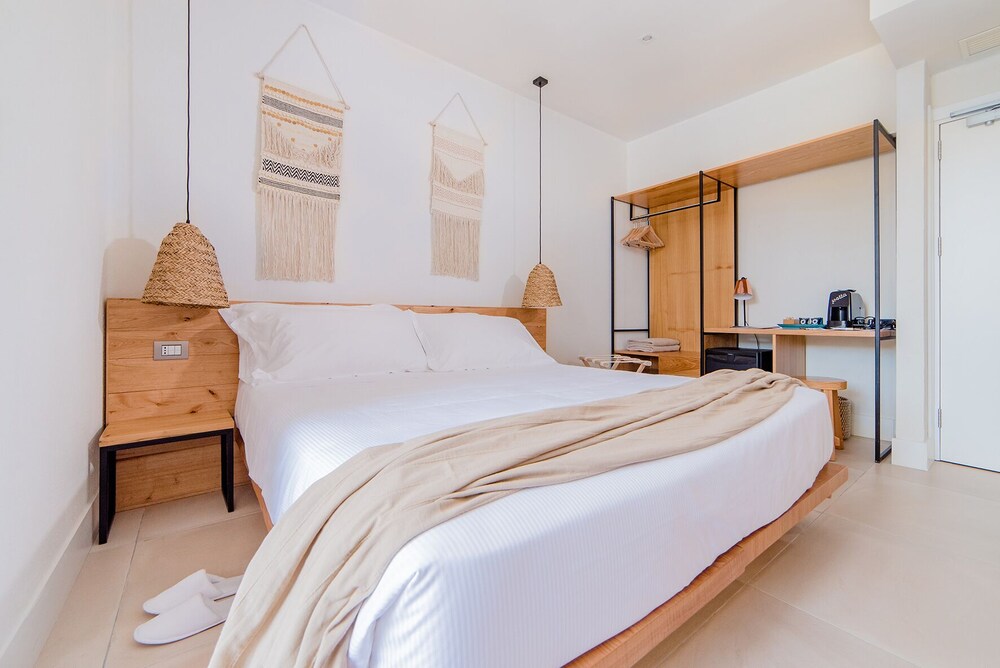 Cumeja Beach Club Hotel 9/52