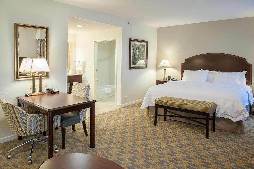 Hampton Inn & Suites Mobile- Downtown Historic District 16/56
