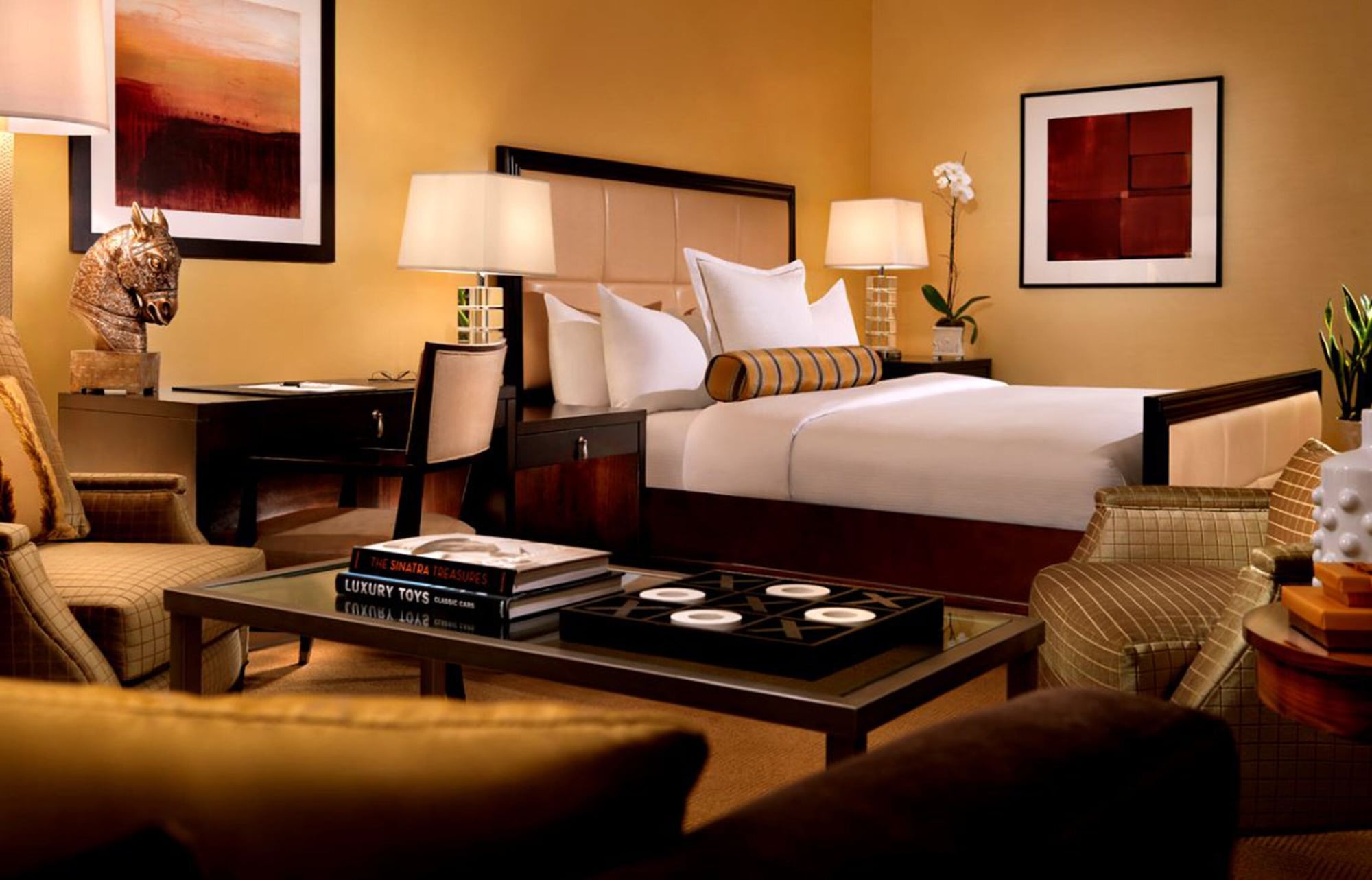 DELUXE, KING BED