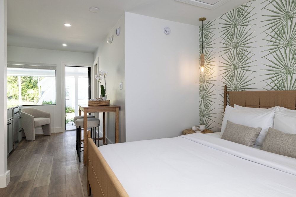 Pines Palms Resort 19/73