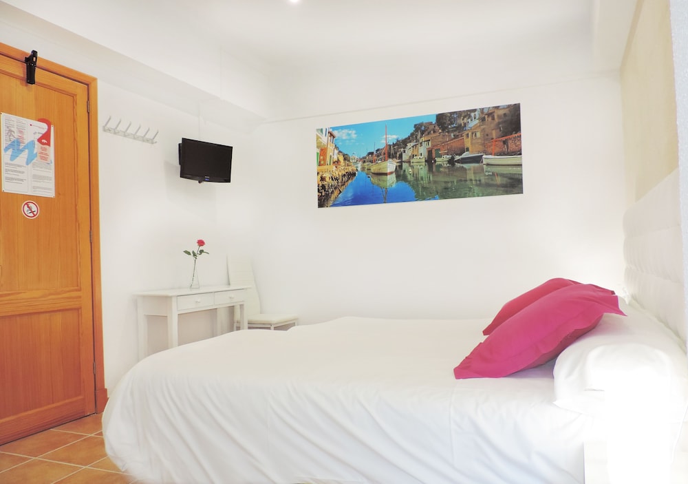 Marblau Hostal 6/50
