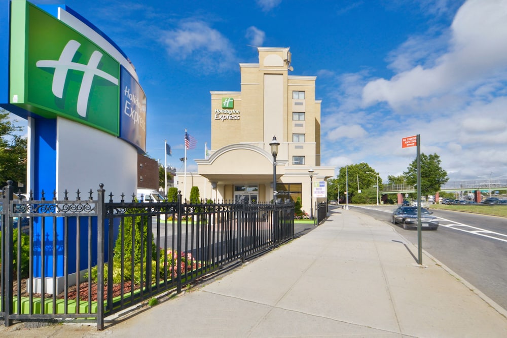 Holiday Inn Express Laguardia Arpt 23/29
