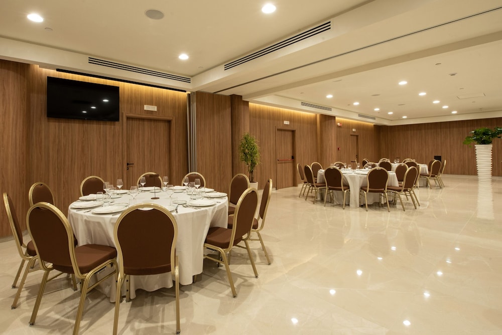 Gold Tower Lifestyle Hotel 51/60