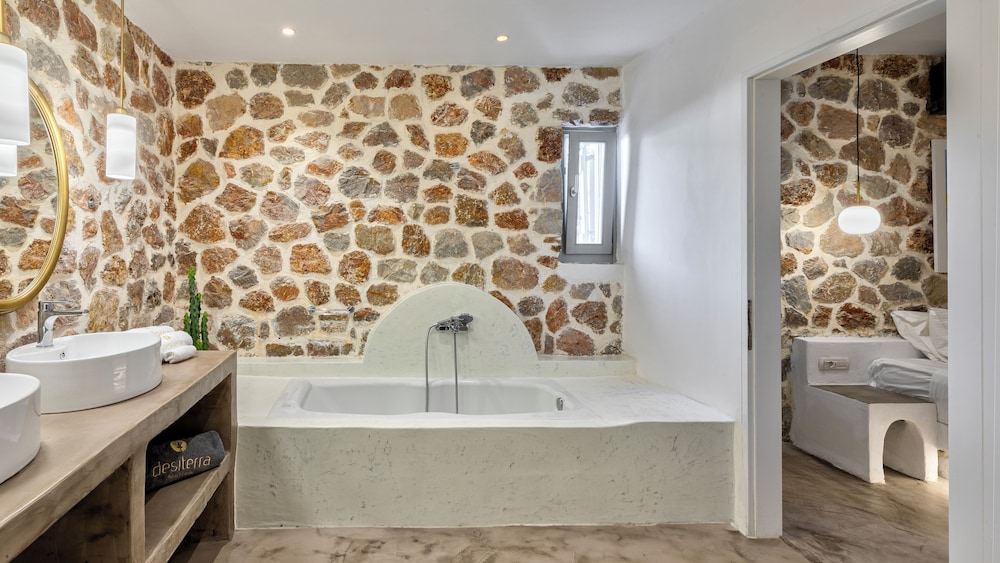 2 Bedrooms, Exclusive, Villa, 2 King Beds, Hill View, Sofa, Private Pool، Desiterra Santorini 8/10