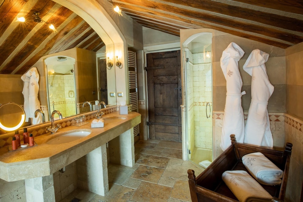 Relais Mont Blanc Hotel and Spa 48/50