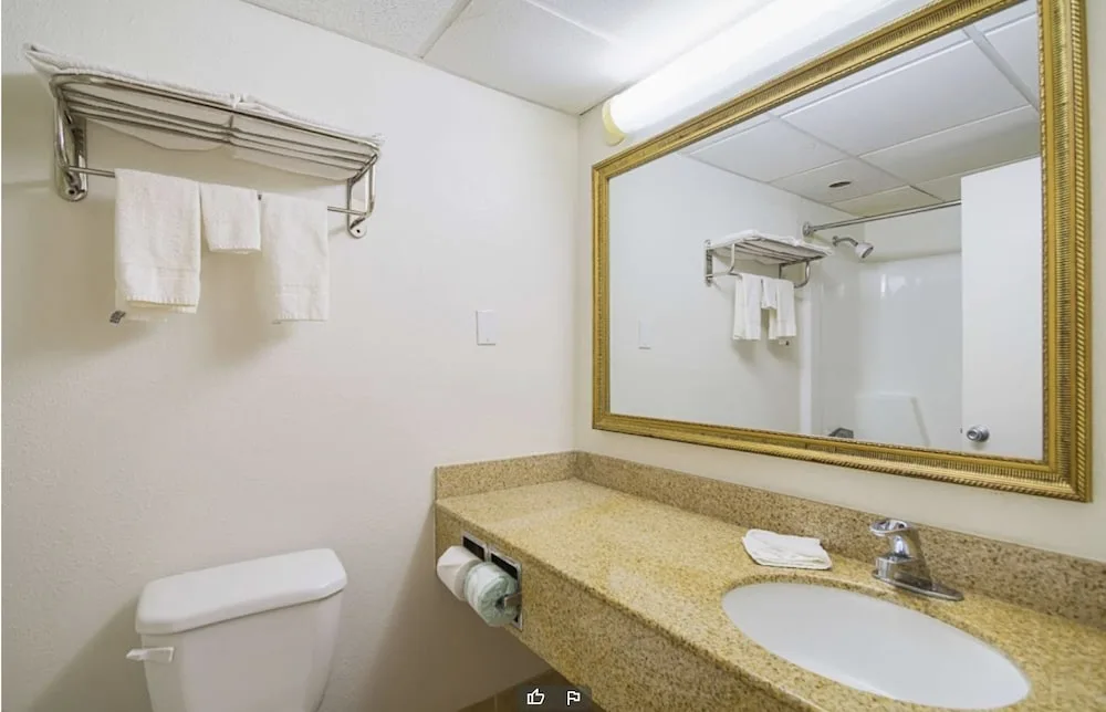 Travelodge by Wyndham Vernon CT 14/16
