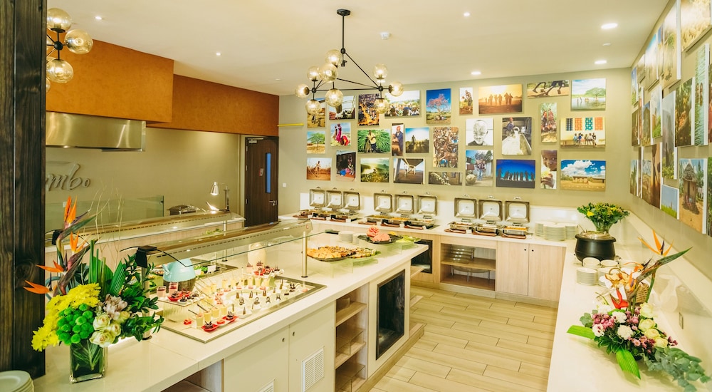 Lobby at Tamarind Tree Hotel, NAIROBI