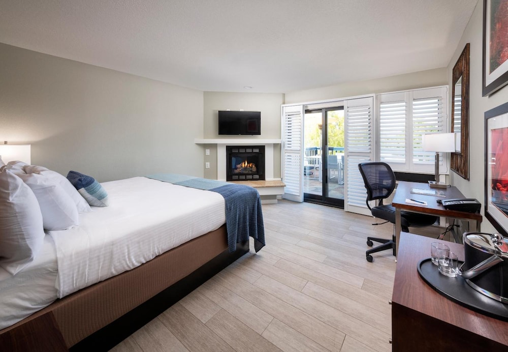 Mariposa Inn And Suites 15/40