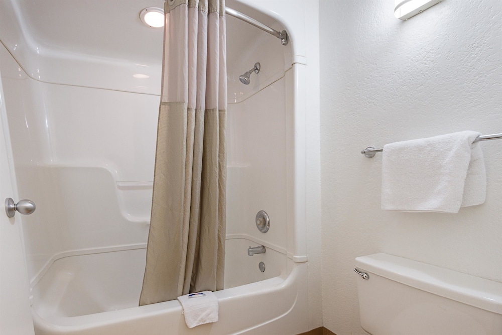 Motel6 Mesa, AZ - South 15/47