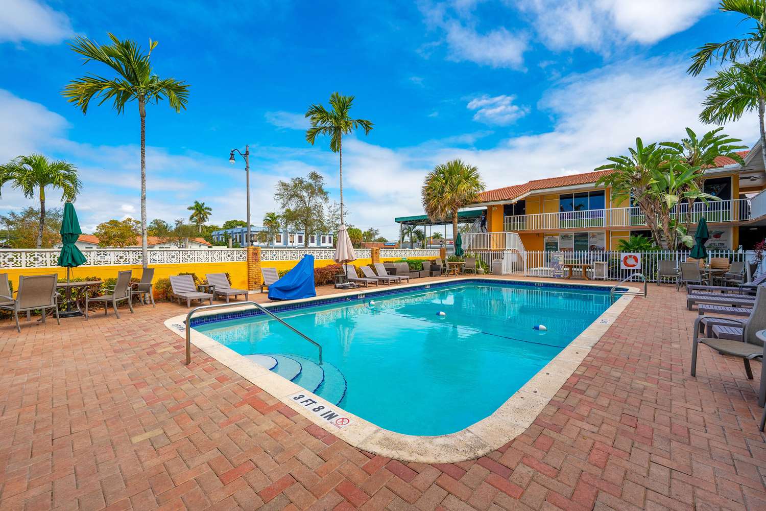 Quality Inn and Suites Airport Cruise Port Hollywood 54/55