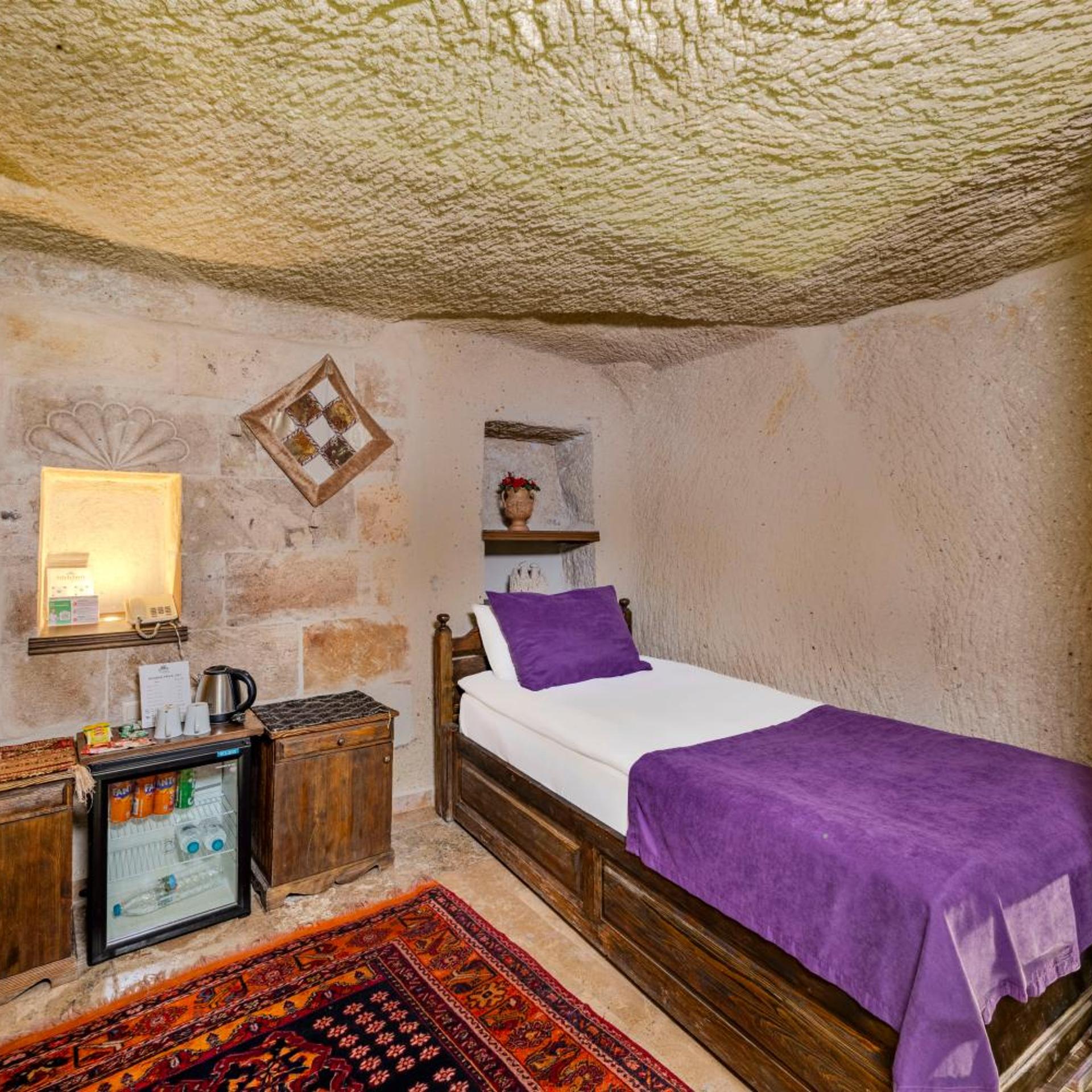 Cave, Twin Beds