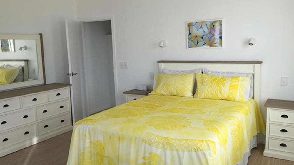 3 Bedrooms, House, 3 King Beds, Beach Front