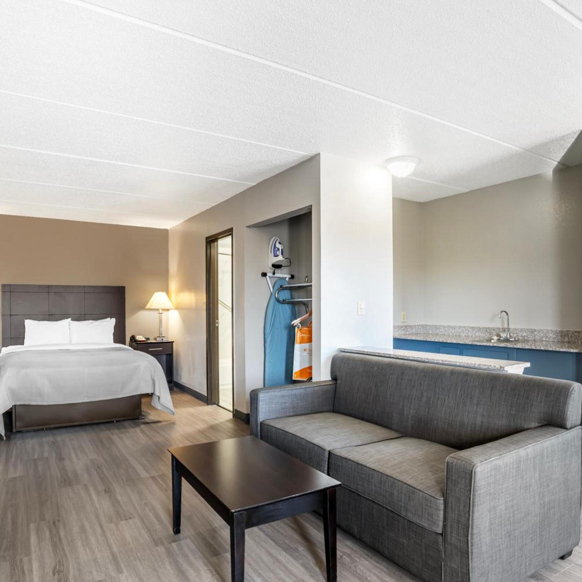 Efficiency, Suite, King Bed