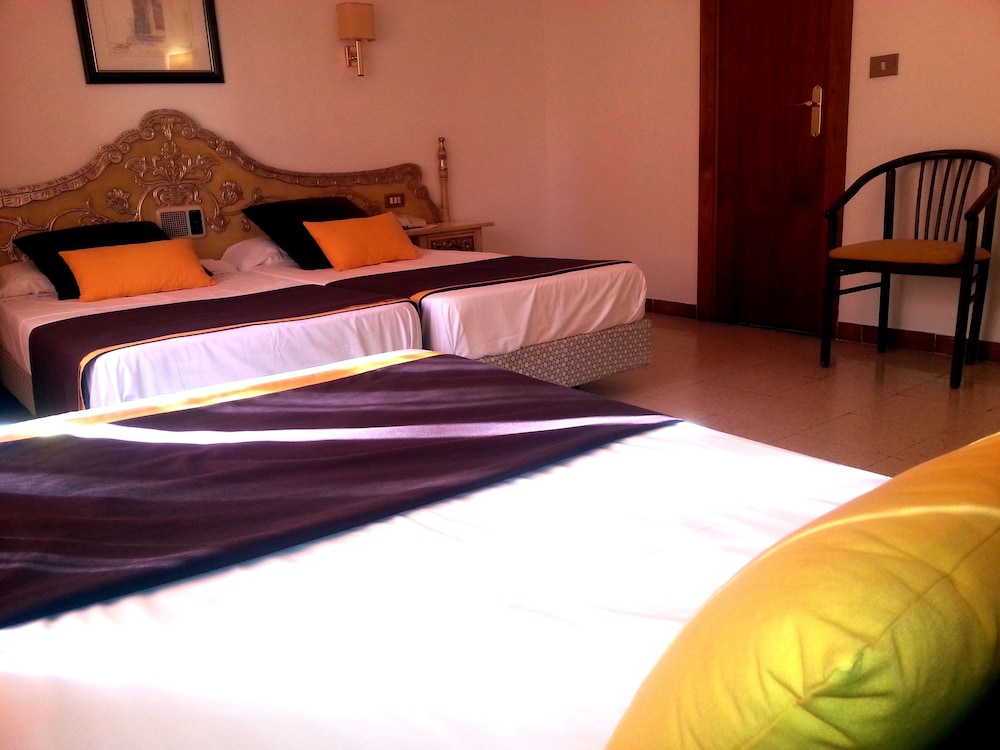 HOSTAL DEL SOL 6/28