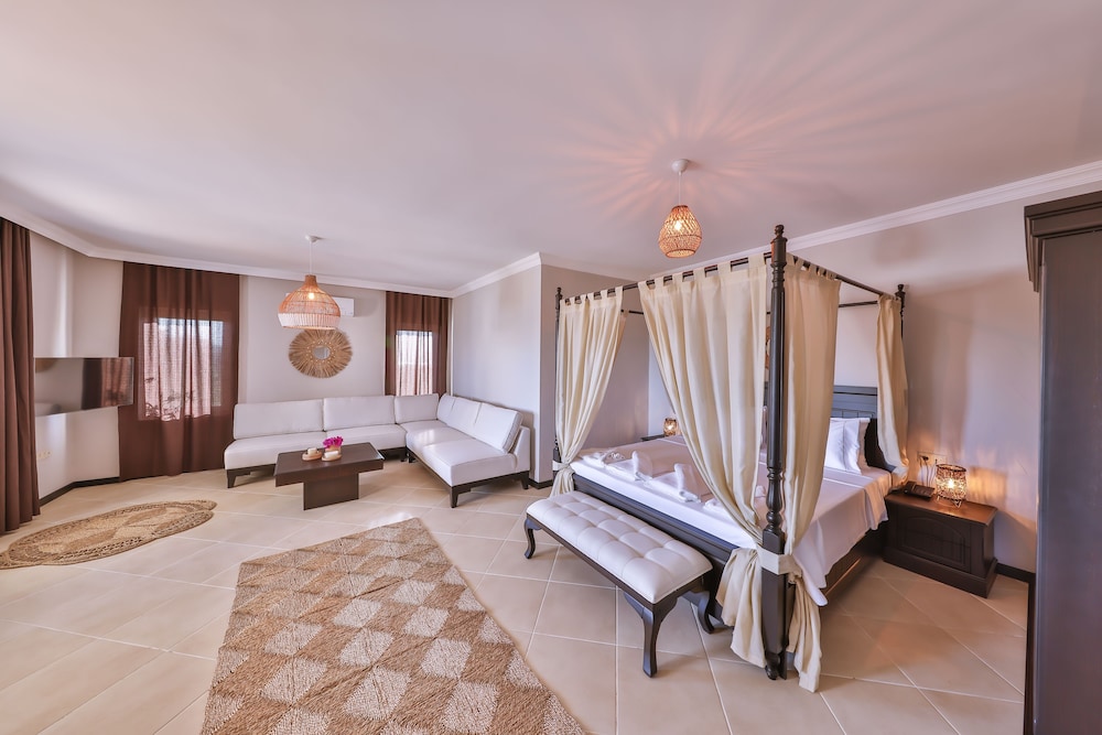 Hill House - Adults Only 26/50