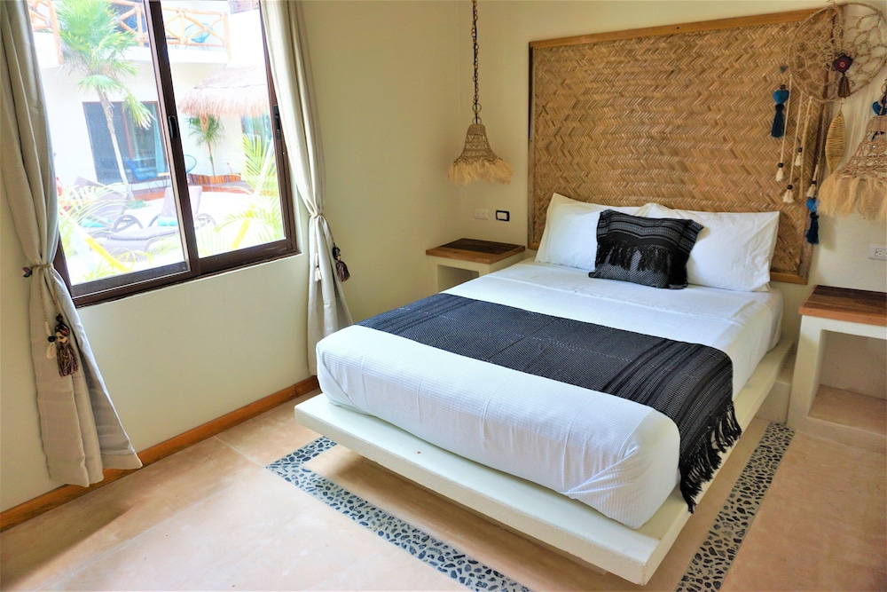 La Puerta Azul Beachfront Adults Only 9/50