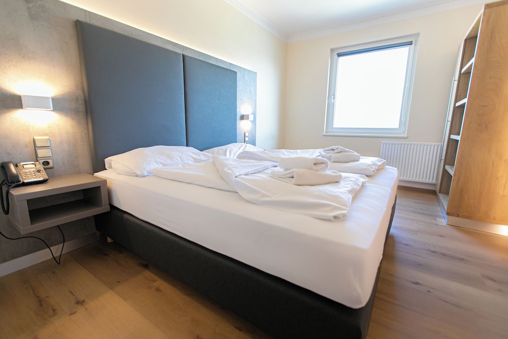 FAMILY, STUDIO, DOUBLE AND TWIN BEDS