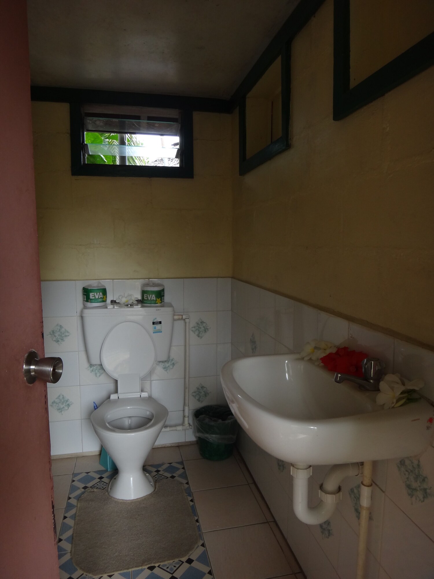 Open Plan, Single Bed, Shared Bathroom