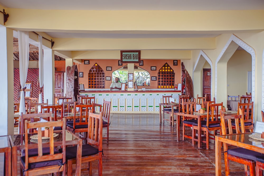 AHG Waridi Beach Resort & Spa 34/47
