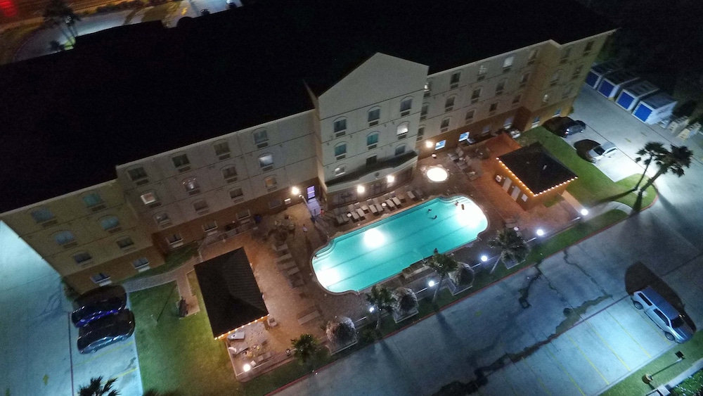 Holiday Inn Express Suites South Padre Island 3/62