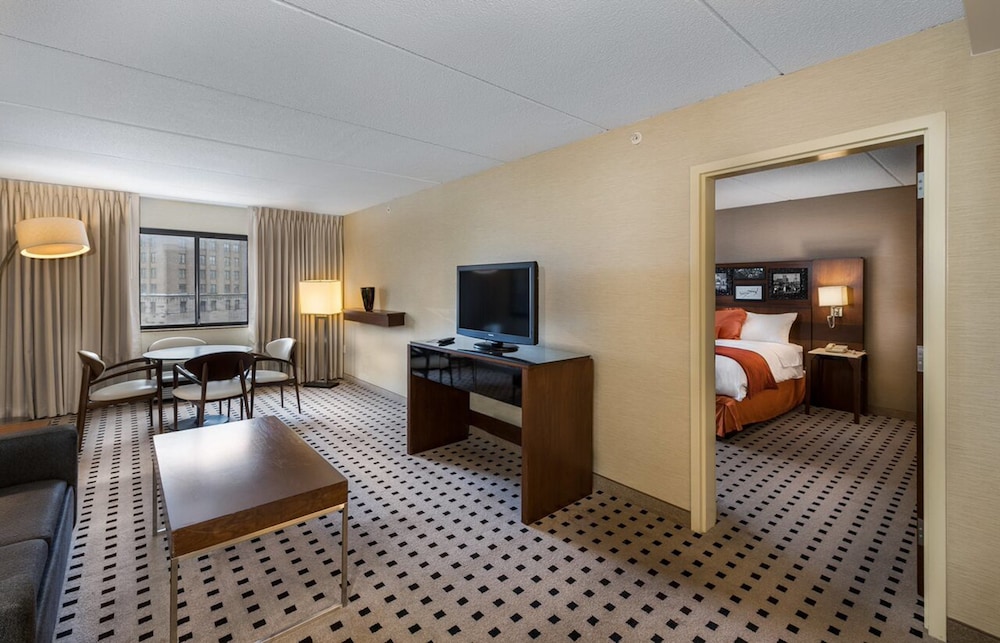 Delta Hotels By Marriott Utica 34/57