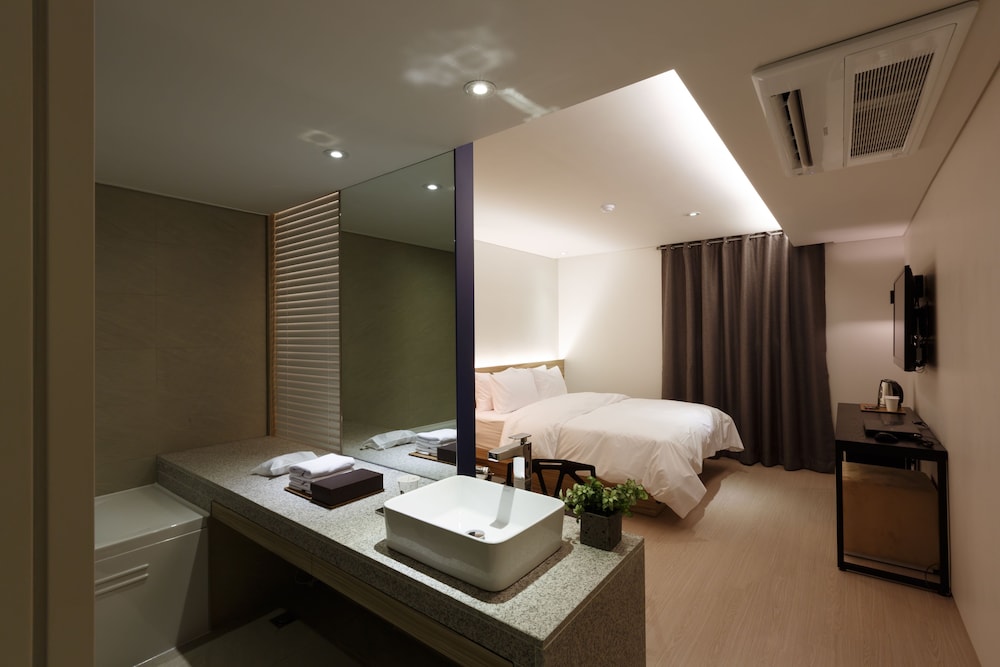 H Hotel Seocho 34/39