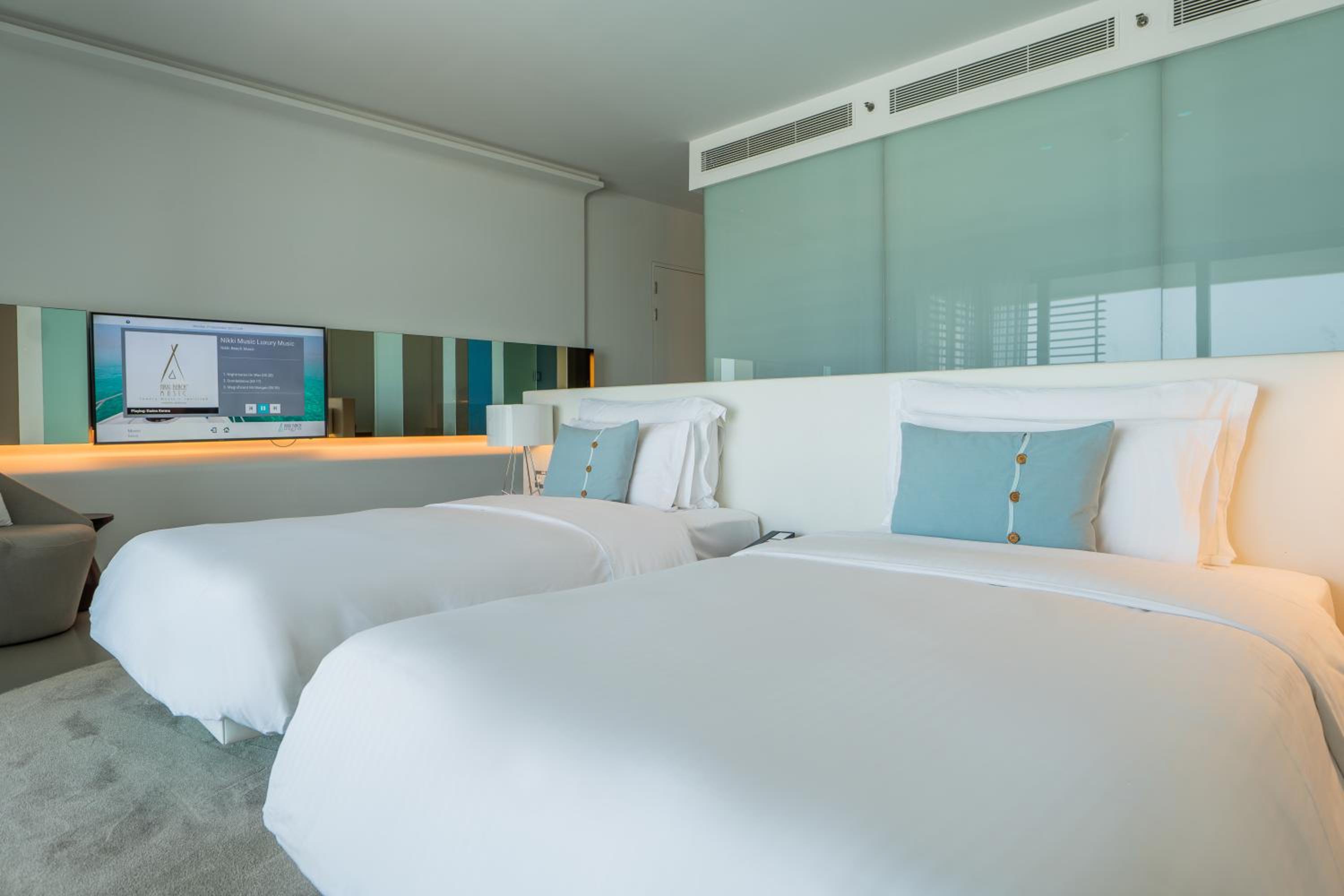 Covet, Twin Beds